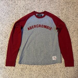 Vintage Y2K Abercrombie & Fitch Red and Gray Raglan Crewneck Size Small